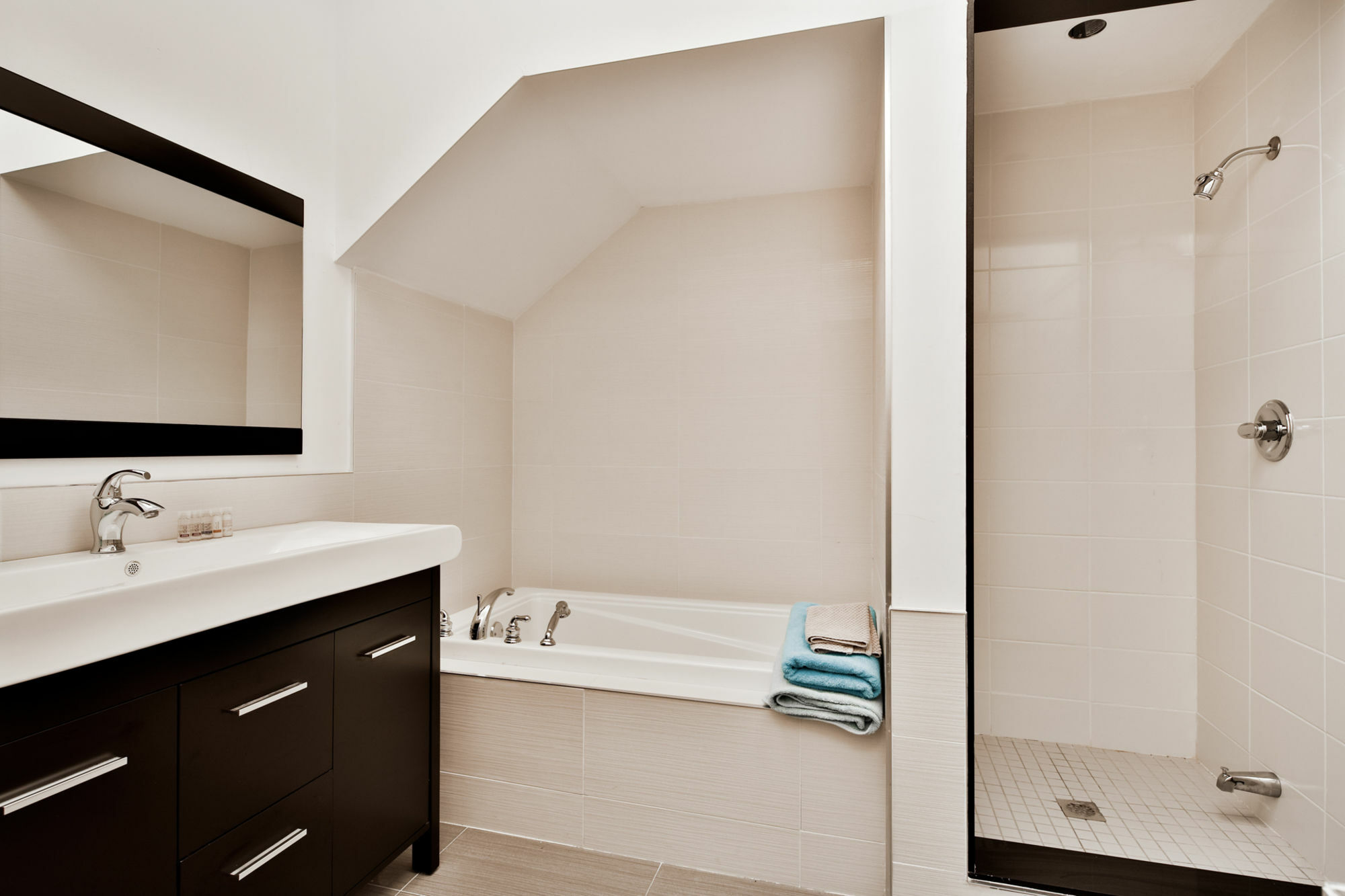 Le St-Lau Loft Apartment มอนทรีอัล ภายนอก รูปภาพ