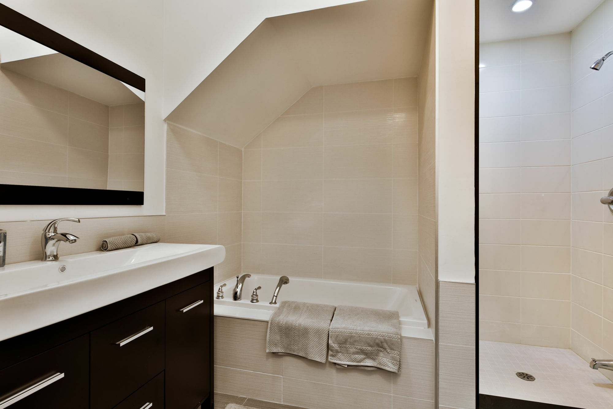 Le St-Lau Loft Apartment มอนทรีอัล ภายนอก รูปภาพ