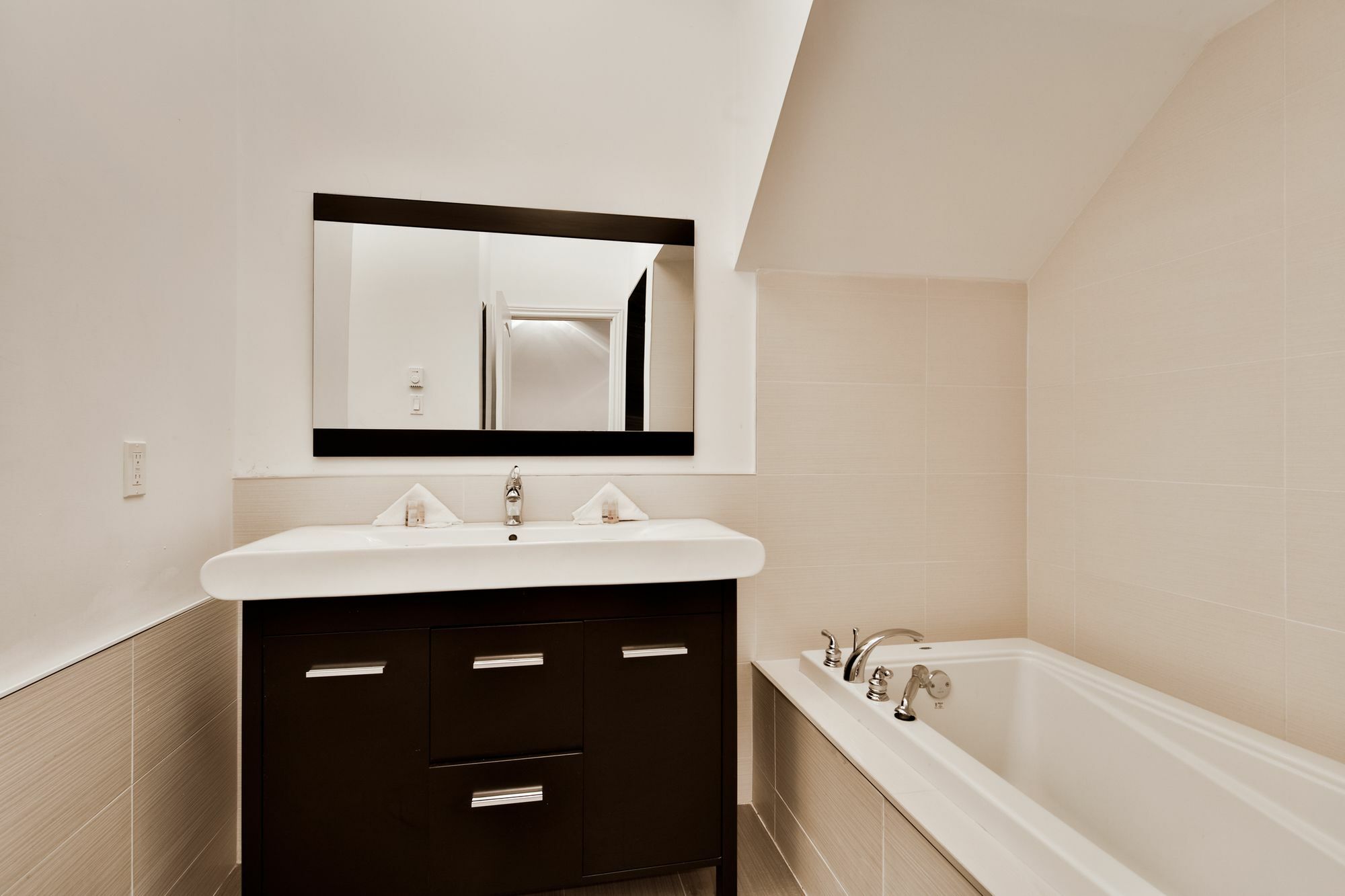 Le St-Lau Loft Apartment มอนทรีอัล ภายนอก รูปภาพ
